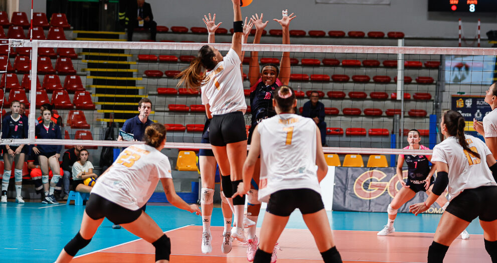 Roma Volley - Volley Academy Zurich per l’accesso alle semifinali della Wevza Cup. Claudia Provaroni in schiacciata a rete.