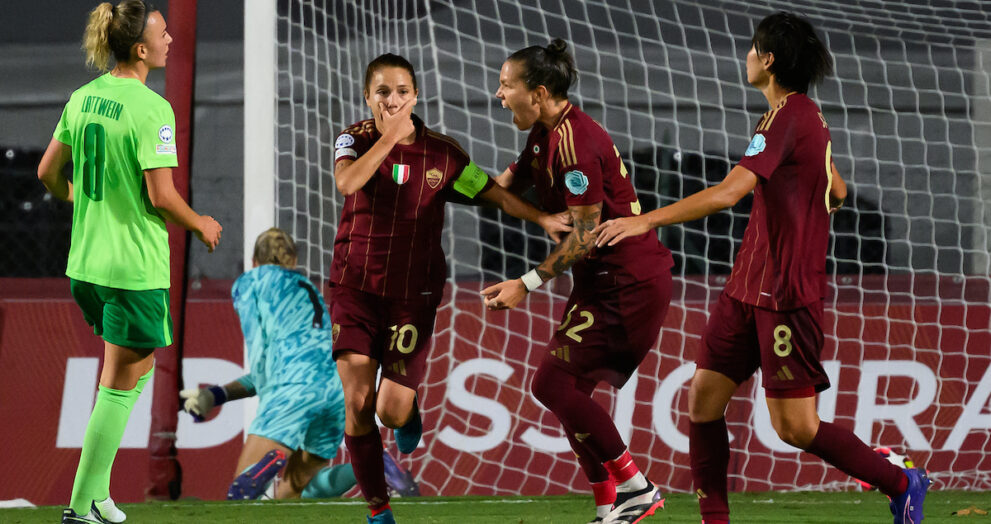 Manuela Giugliano of AS Roma (2l) celebrates after scoring on penalty the goal of 1-0 during the UEFA Women's Champions League 2024/2025 football match between AS Roma and Vfl Wolfsburg at Tre Fontane stadium in Roma (Italy), October 8, 2024.