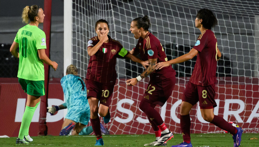 Manuela Giugliano of AS Roma (2l) celebrates after scoring on penalty the goal of 1-0 during the UEFA Women's Champions League 2024/2025 football match between AS Roma and Vfl Wolfsburg at Tre Fontane stadium in Roma (Italy), October 8, 2024.