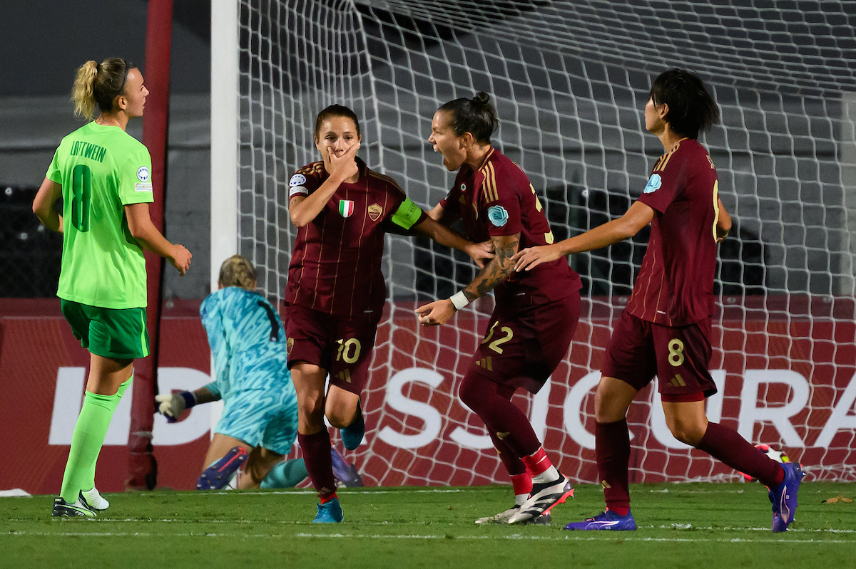 Manuela Giugliano of AS Roma (2l) celebrates after scoring on penalty the goal of 1-0 during the UEFA Women's Champions League 2024/2025 football match between AS Roma and Vfl Wolfsburg at Tre Fontane stadium in Roma (Italy), October 8, 2024.